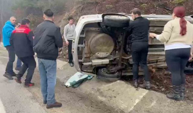 Bolu-Abant yolunda kontrolden çıkan araç, takla attı