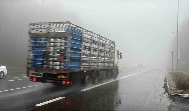 Bolu Dağı'nda sis ve sağanak etkili: Görüş mesafesi 30 metreye düştü