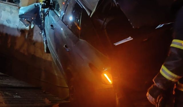 Bolu'da bina duvarına çarpan otomobilin sürücüsü yaralandı