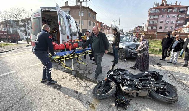 Bolu'da ciple çarpışan motosikletli yaralandı