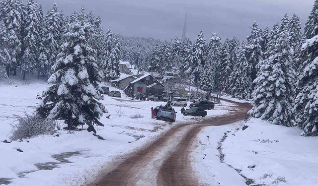 Bolu'nun yükseklerinde kar kalınlığı 10 santimetreye ulaştı