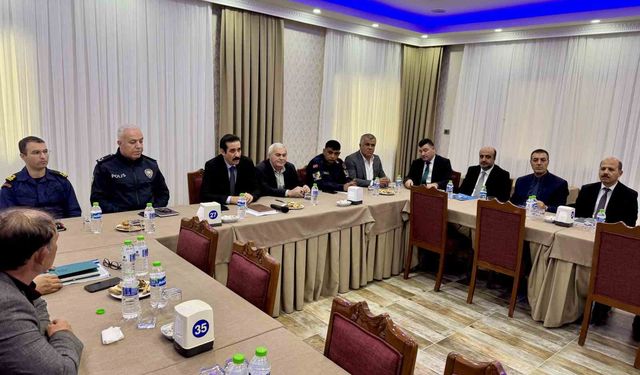 Bozyazı'da muhtarlarla istişare toplantısı