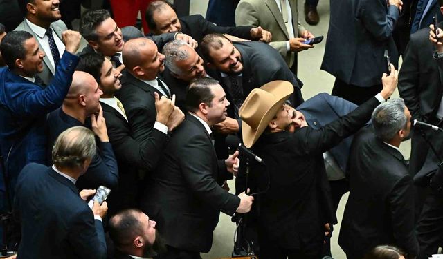 Brezilya'da darbe teşebbüsü suçundan hapis yatan Bolsonaro'nun ceza süresini düşüren tasarı onaylandı