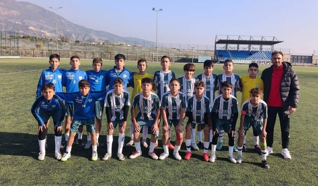 Buharkent'in gençleri namağlup şampiyon oldu