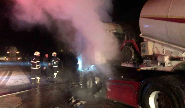 Burdur'da tır yanarak kullanılmaz hale geldi