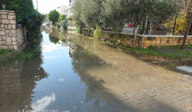 Burhaniye de yazlıklar su altında kaldı