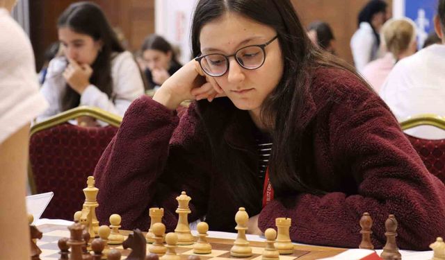 Bursa Büyükşehir Belediyesporlu Arya Aydoğan dünya 4.'sü oldu