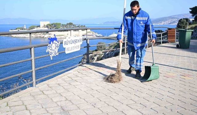Büyükşehir'den Kuşadası'nda çevre temizliği