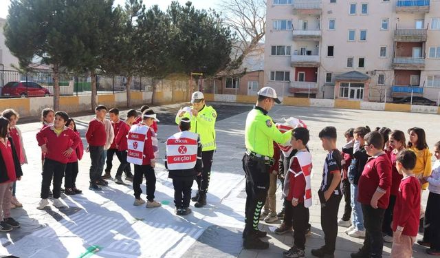 Çayırlı'da öğrencilere trafik güvenliği eğitimi