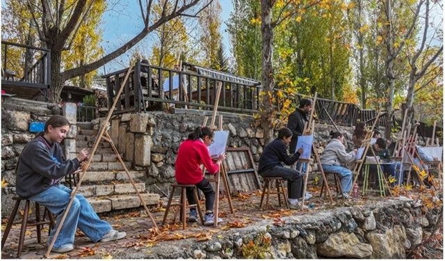 Çermik'te öğrenciler tarihi ve doğayı tuvale taşıyor