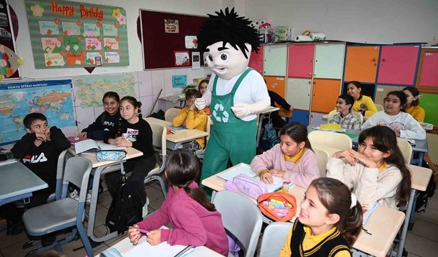 Çevre Dedektifi maskot Kerem iş başında