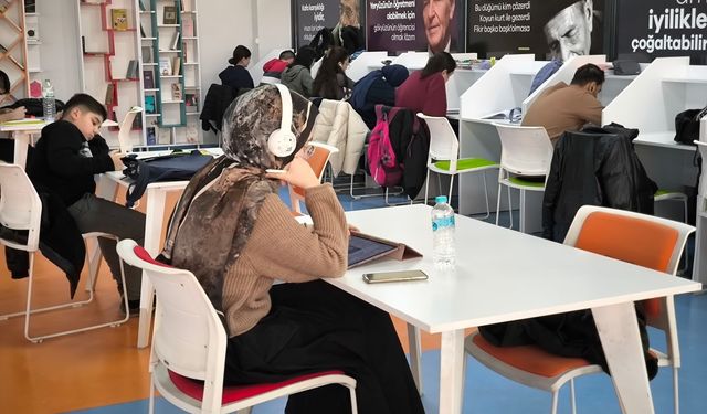 Çilesiz Kütüphanesi gençlerin buluşma noktası oldu