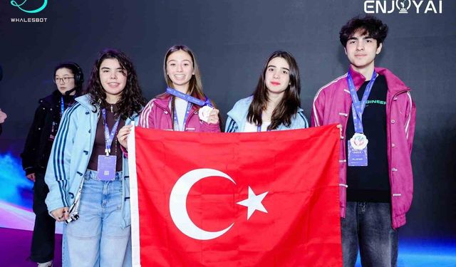 Çin'de yarışan Robotik takımından gümüş madalya