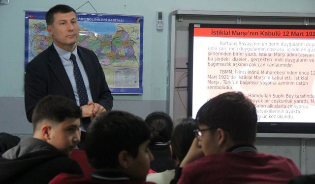 Cizre'de öğrencilere MEBİ'nin eğitimdeki etkisi anlatıldı