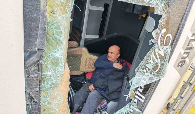 Çorum'da devrilen tırın sürücüsü yaralandı