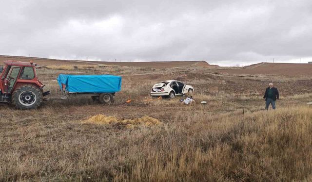 Çorum'da otomobil şarampole yuvarlandı: 2 yaralı