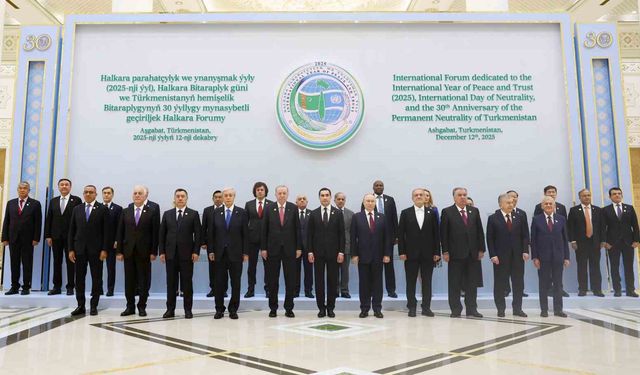 Cumhurbaşkanı Erdoğan, Türkmenistan'da aile fotoğrafı çekimine katıldı