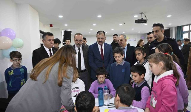 Demirci'de öğrenciler insan haklarını atölyelerde keşfetti