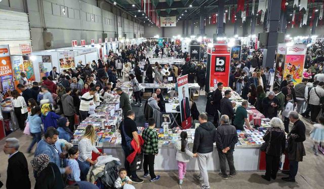 Denizli Kitap Fuarı ziyaretçi akınına uğruyor