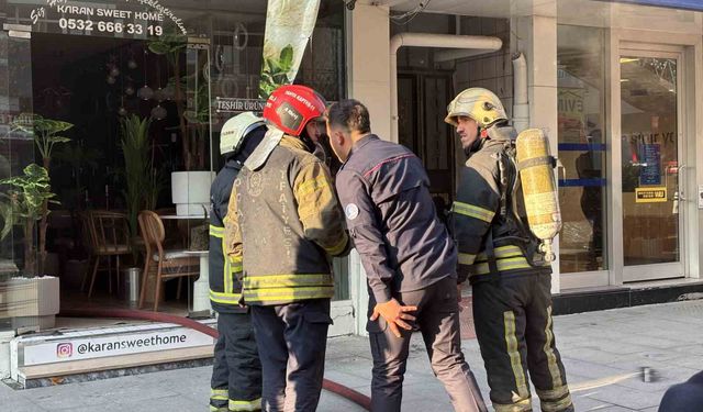 Depoda başlayan yangın mahallede paniğe yol açtı