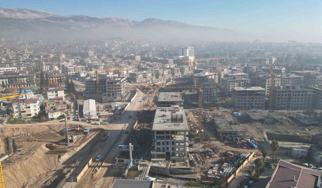 Deprem bölgesinden Bakan Kurum'a destek: 'Böyle şantiye şefine can kurban'