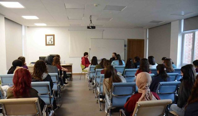 DİLKOM'da 'Otizm Perspektifinden Dil ve Konuşma Terapisi' söyleyişi