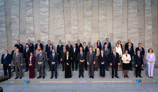 Dışişleri Bakanı Fidan, NATO Dışişleri Bakanları ile aile fotoğrafı çektirdi