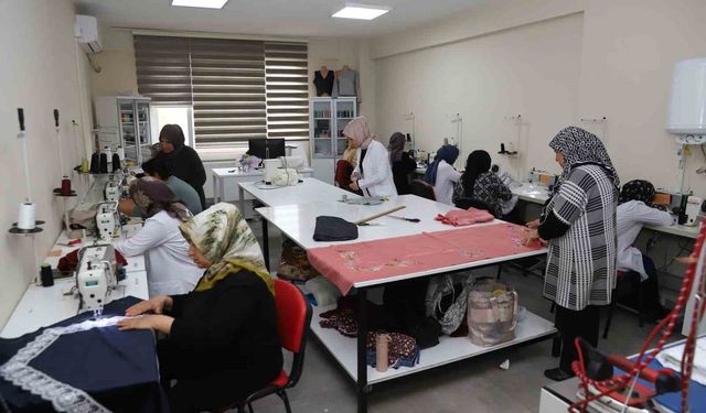 DİSMEK'te müzikten tekstile 15 branşta eğitim