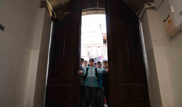 Diyarbakır'da 115 yıllık eğitim yuvasının ihtişamlı kapısı, 1 asırdır aralıksız öğrencilere açılıyor