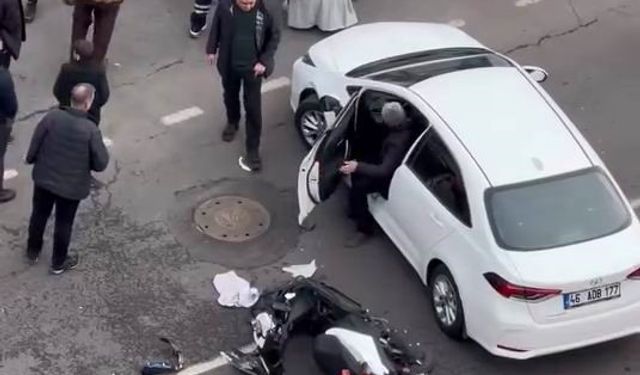 Diyarbakır'da otomobilin çarptığı motosikletli kurye yaralandı