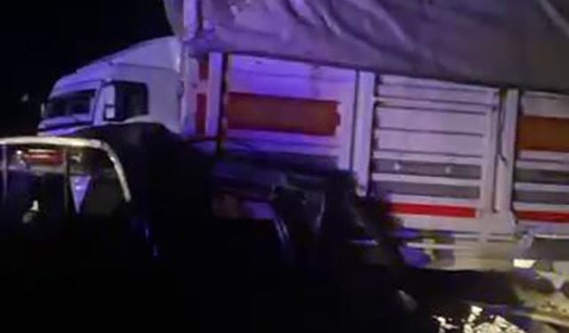 Diyarbakır'da pikap tıra arkadan çarptı: 1 yaralı