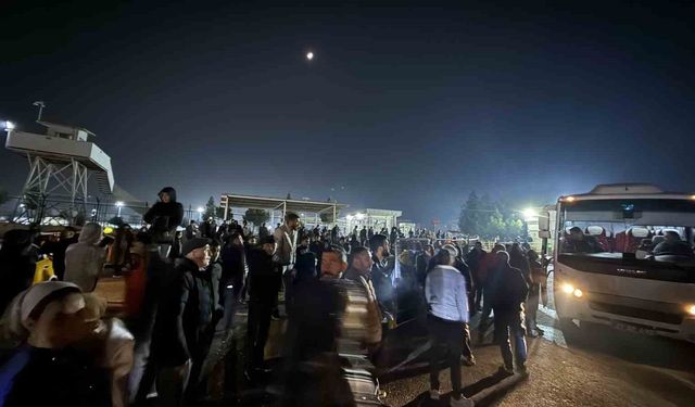 Diyarbakır'da tahliye olan tutuklular davul zurnayla karşılandı