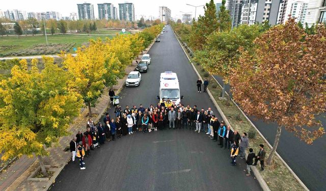 Diyarbakır'da trafikte fermuar sistemi uygulamalı anlatıldı