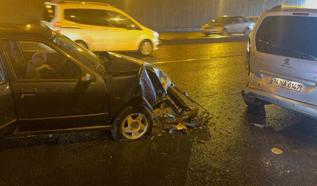 Diyarbakır'da zincirleme trafik kazası: Trafik durma noktasına geldi, 3 kişi yaralandı