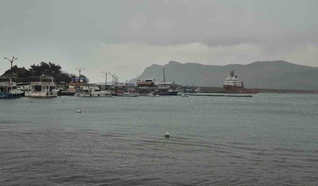 Doğal gaz sondaj çalışmasında görevli gemiler Amasra Limanı'na sığındı