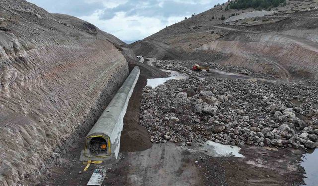 Doruklu Barajı'nda çalışmalar aralıksız devam ediyor