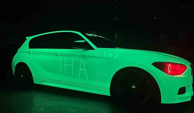 Dünyada eşi nadir olan araç gündüz beyaz, geceleri ise yeşil rengi ile parlıyor