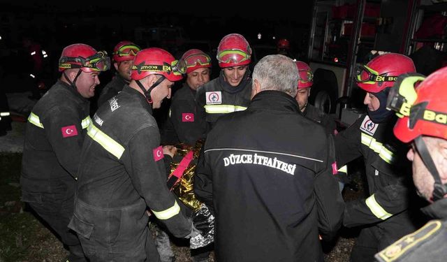 Düzce itfaiyesine enkazda arama kurtarma eğitimi