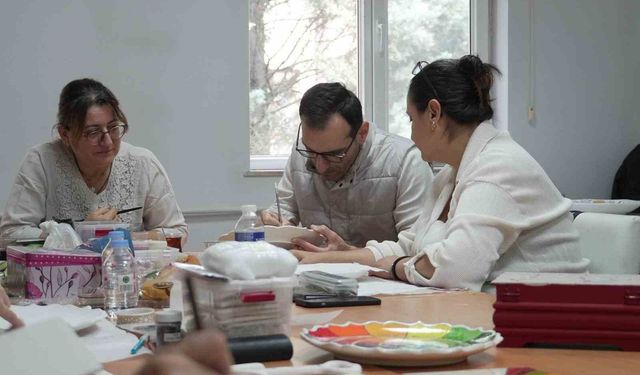 Düzce'de kadınlar hem öğreniyor hem eğleniyor