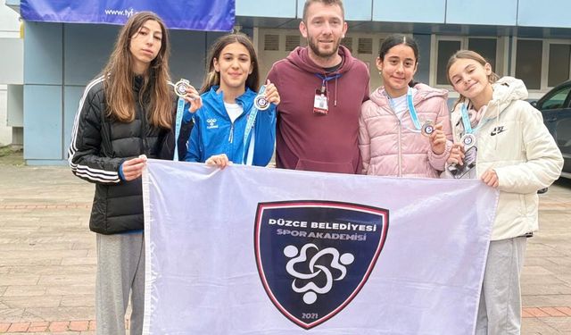 Düzceli yüzücüler madalya ile döndü