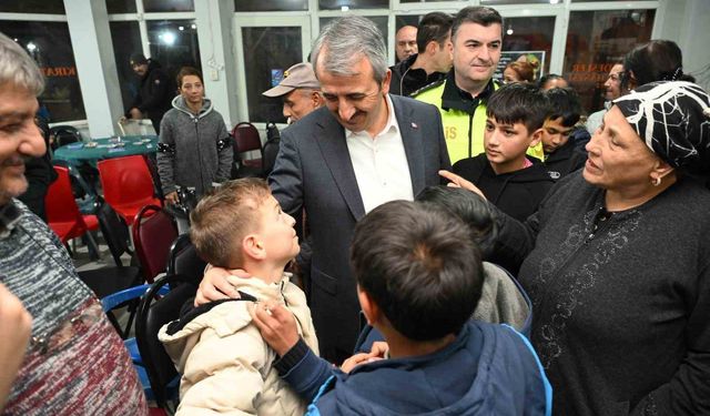 Edirne Valisi Sezer'den çocuklar eşofman, yaşlı kadın tekerlekli sandalye istedi