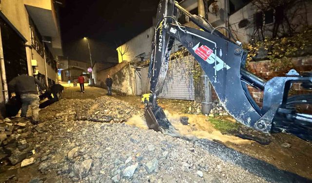 Edirne'de patlayan borudan fışkıran su metrelerce yükseğe çıktı