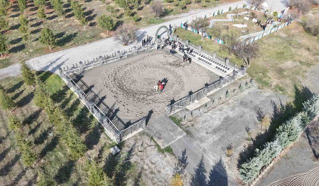 Elazığ Hipodromu'nda öğrenciler tekerlekli sandalye, görme ve işitme engeline yönelik parkurları deneyimledi