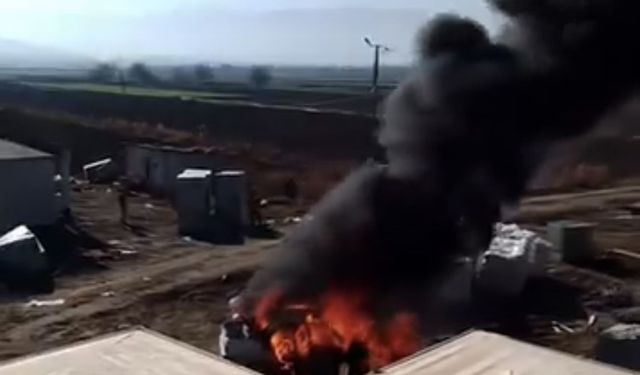 Elazığ'da park halindeki araç alev alev yandı