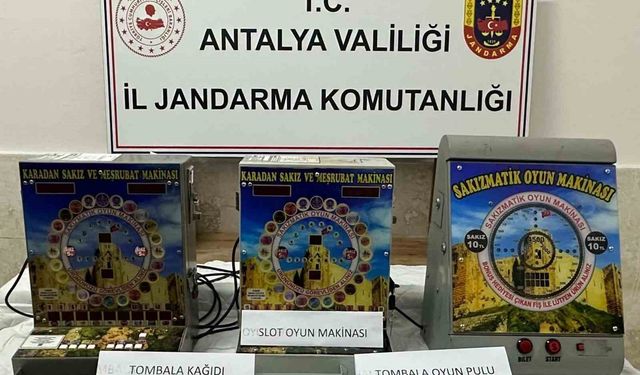 Elmalı'da sakızmatik ile kumara operasyon: 2 şüpheli yakalandı
