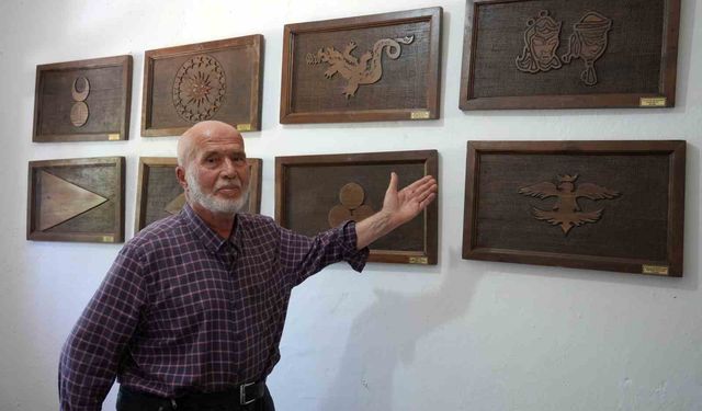 Emekli polis, ahşap hat sanatıyla evini adeta müzeye çevirdi