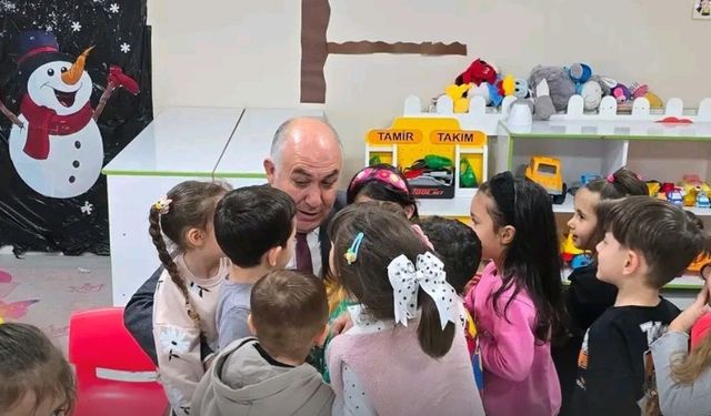Emeksiz anaokulunda miniklerle buluştu