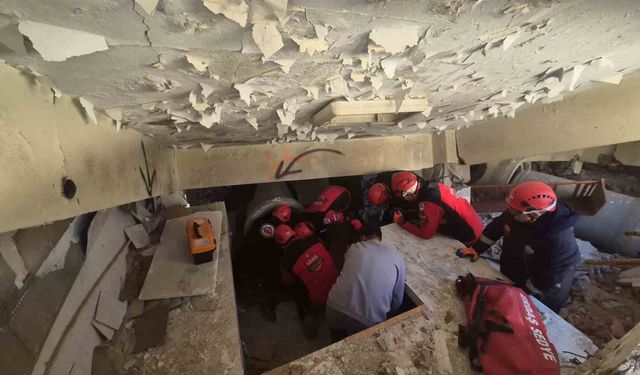 Enkazda yaralı aradılar: Tekirdağ'da deprem tatbikatı