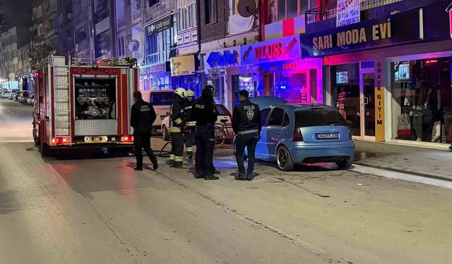 Ereğli'de park halindeki otomobilde yangın çıktı