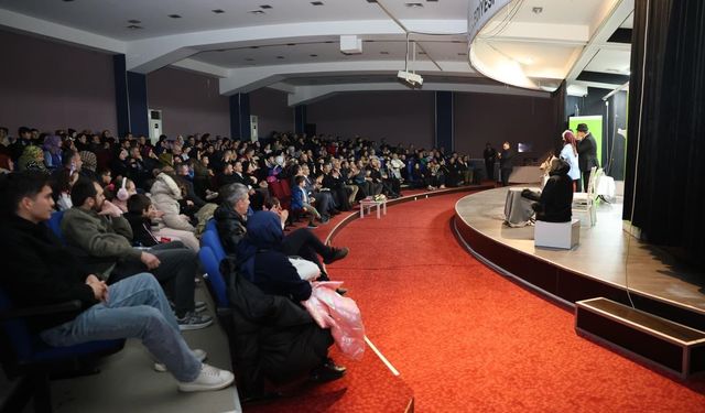 Erenler'de 'Fadıl & Faik Yanlış Anlama' oyunu sahnelendi